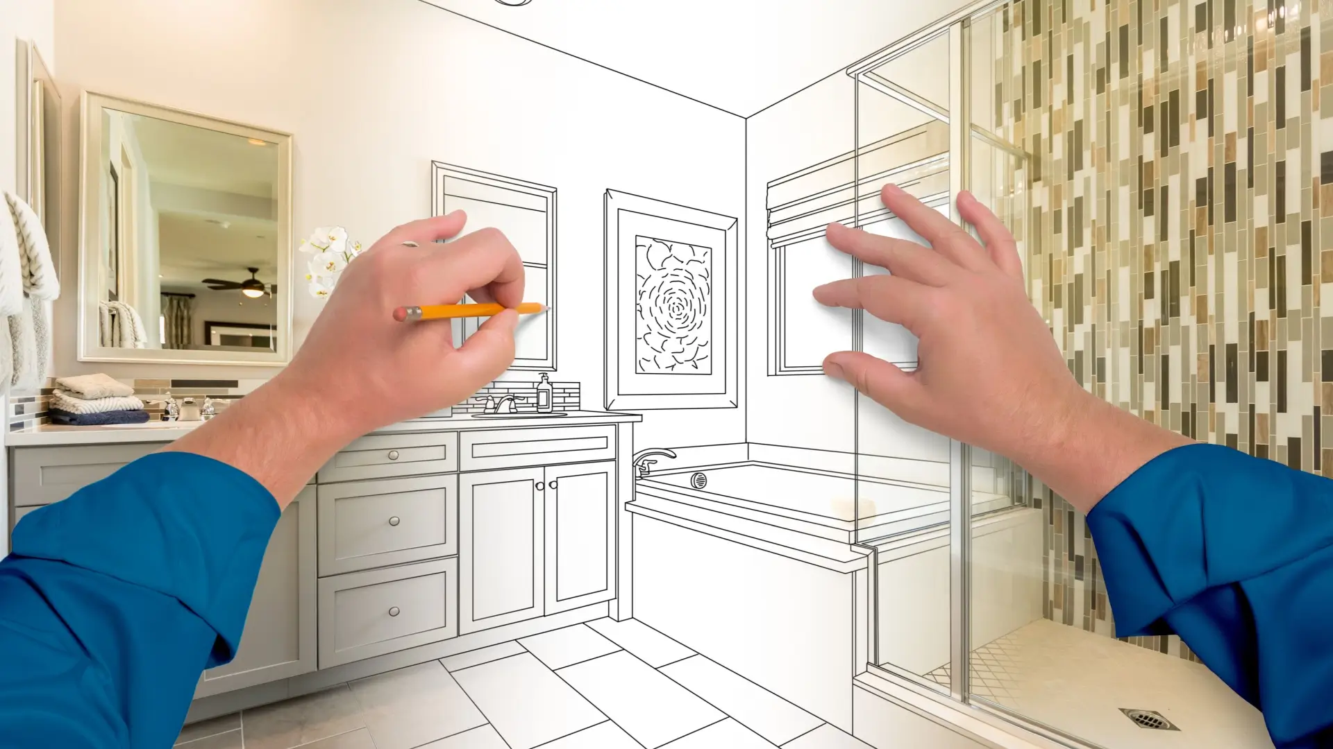 Hände planen Raumgestaltung anhand technischer Zeichnung