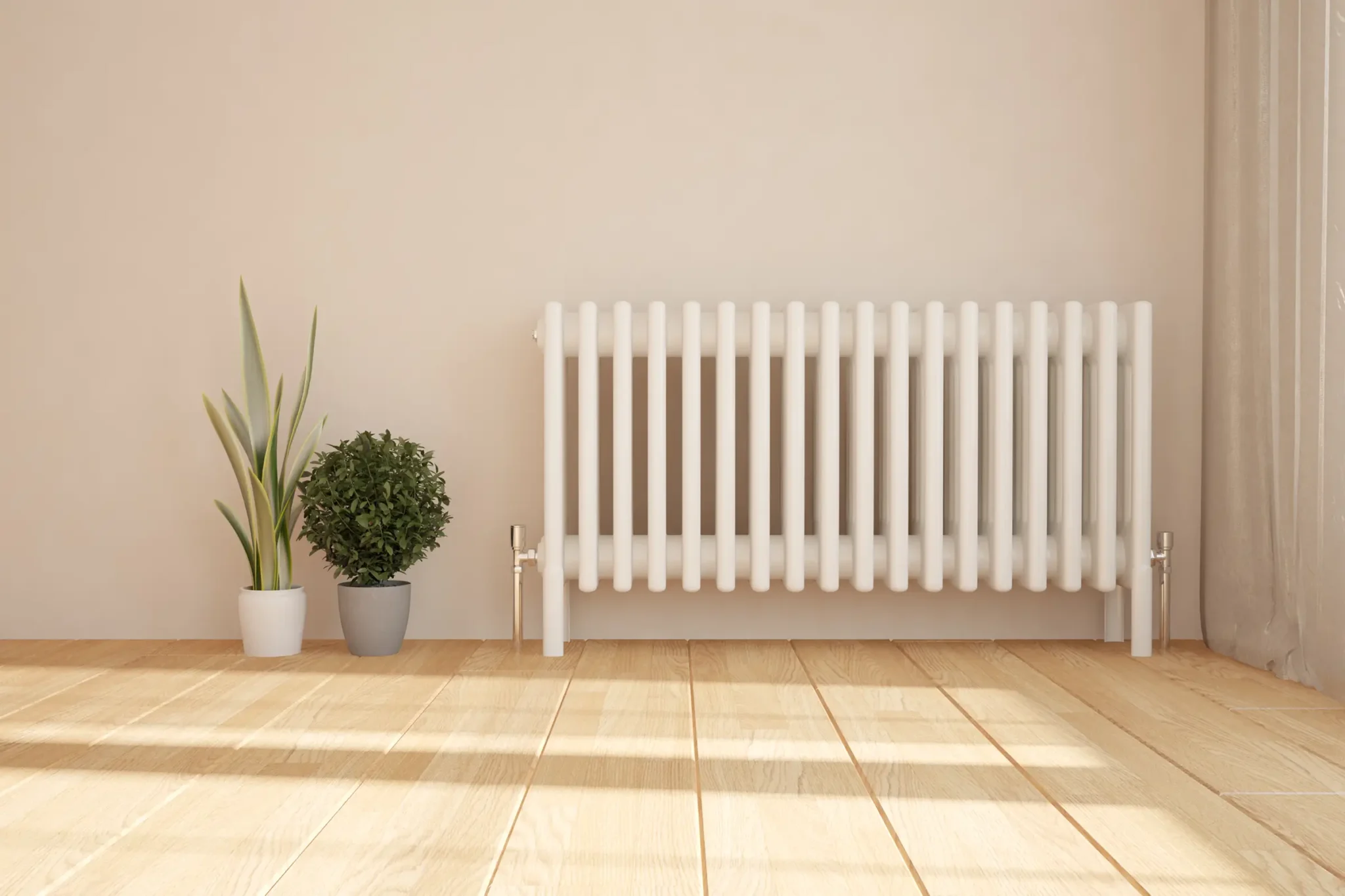 Moderner Heizkörper in hellem Wohnraum